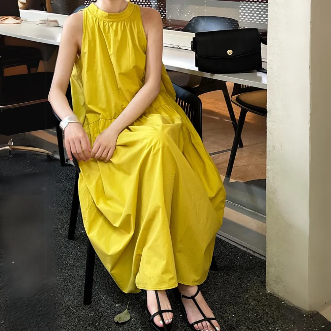 无袖挂脖大摆连衣裙 Elegant Relaxed Sleeveless Halter Neck Dress