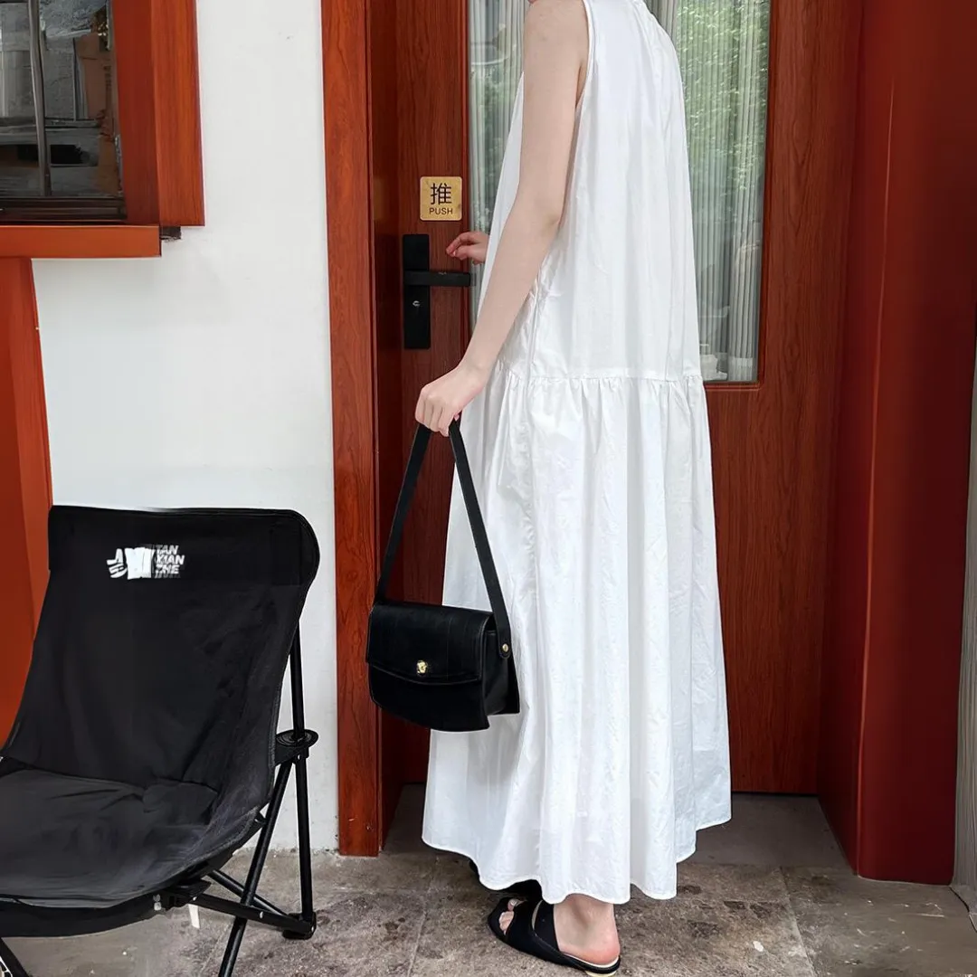 无袖挂脖大摆连衣裙 Elegant Relaxed Sleeveless Halter Neck Dress