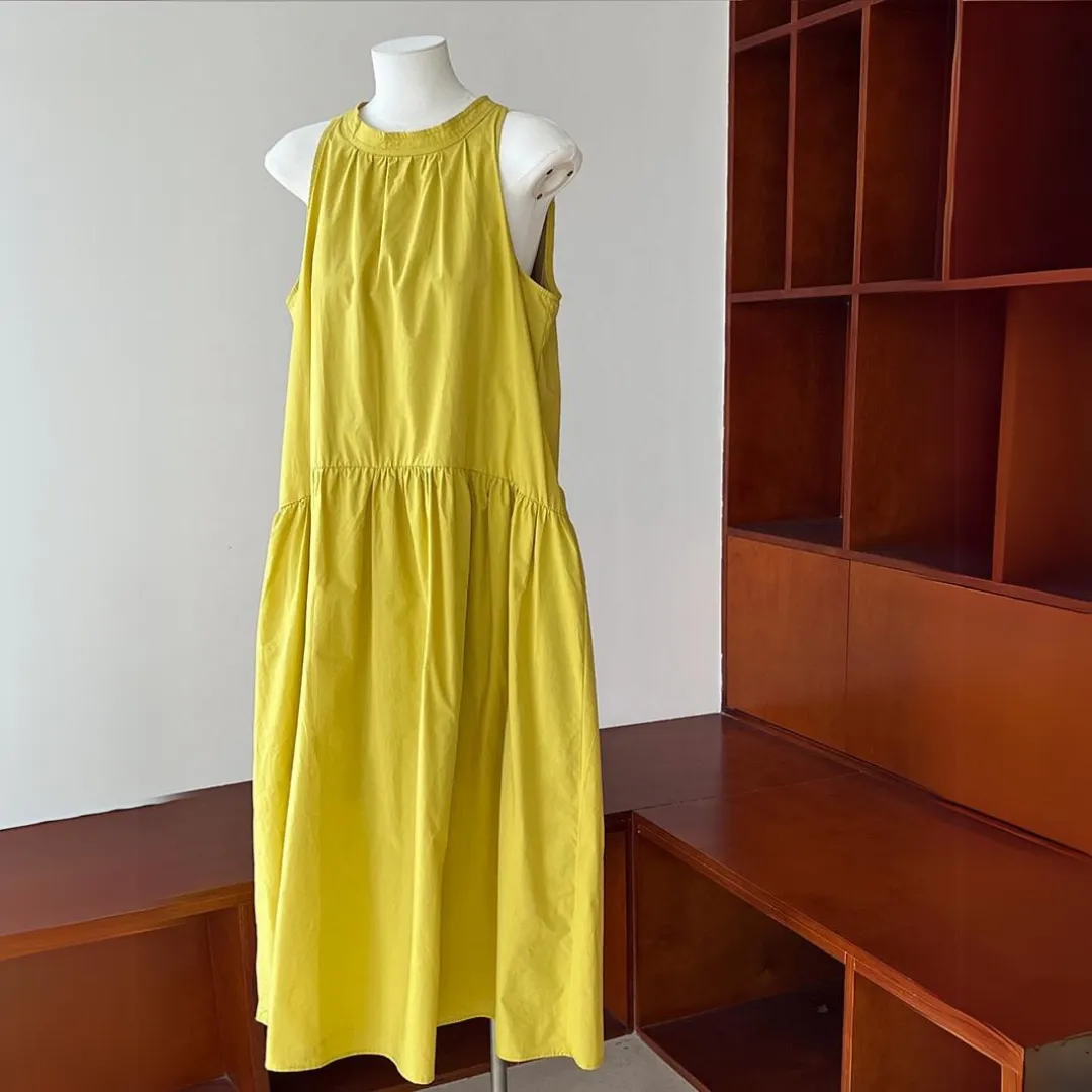 无袖挂脖大摆连衣裙 Elegant Relaxed Sleeveless Halter Neck Dress