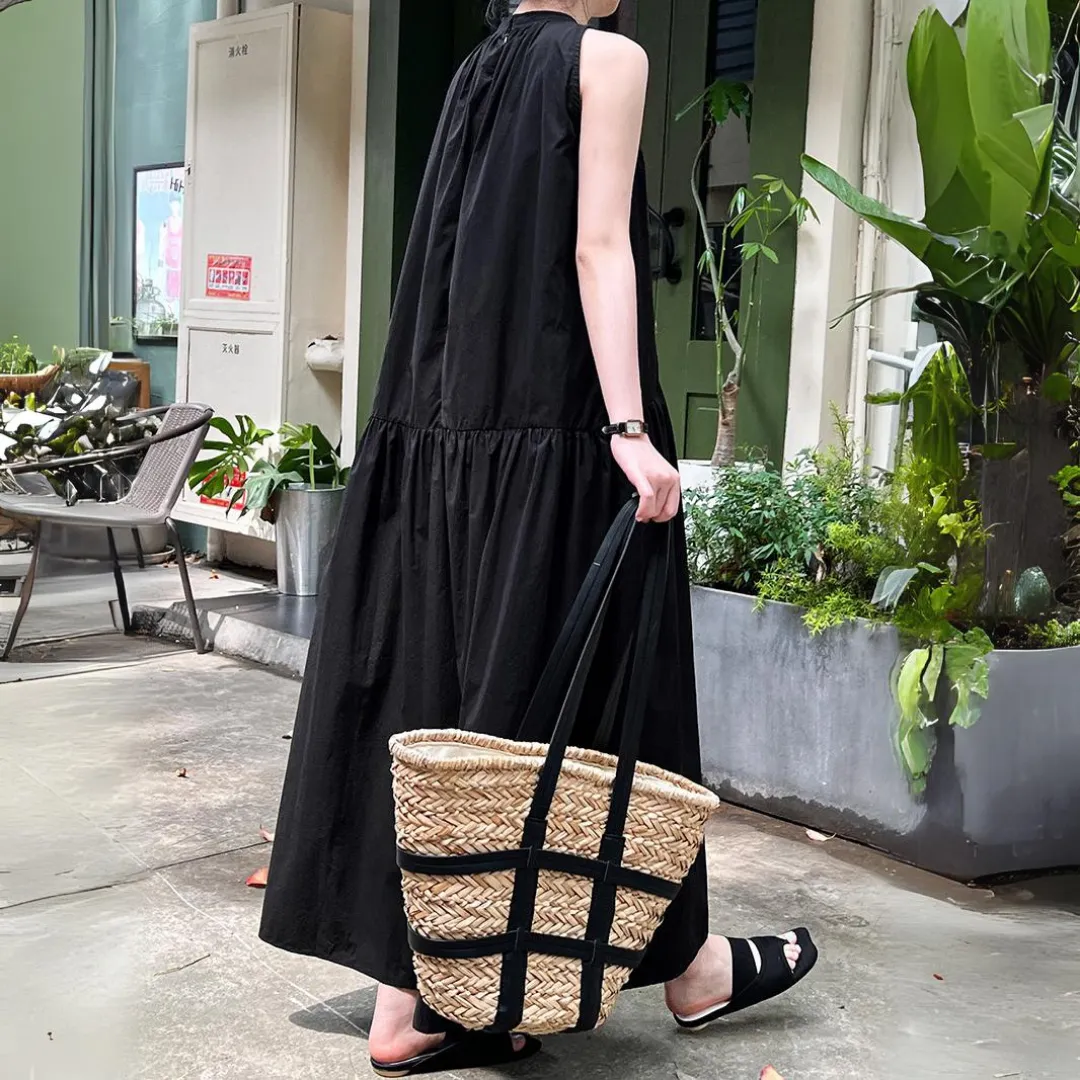 无袖挂脖大摆连衣裙 Elegant Relaxed Sleeveless Halter Neck Dress