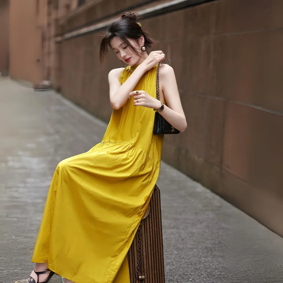 无袖挂脖大摆连衣裙 Elegant Relaxed Sleeveless Halter Neck Dress