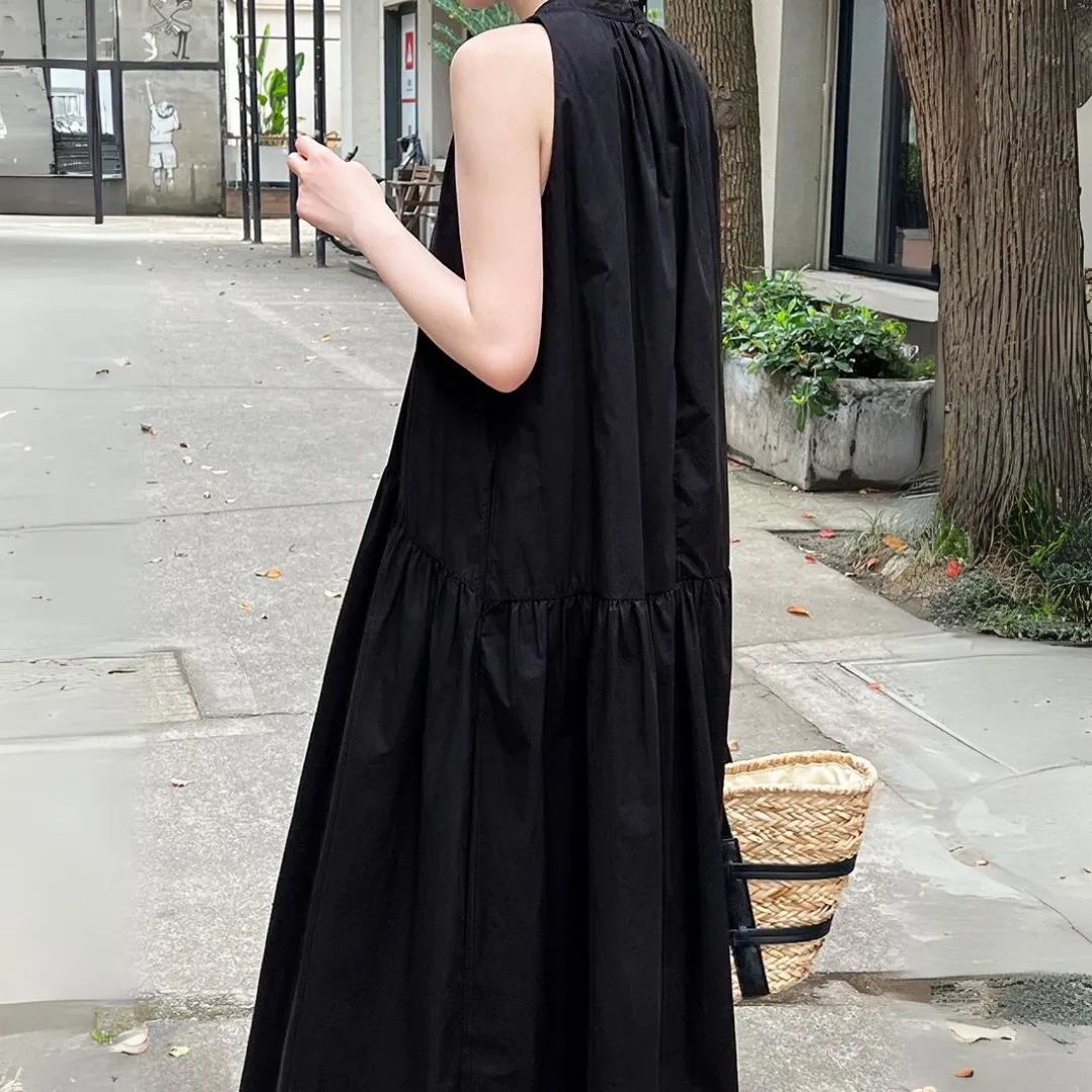 无袖挂脖大摆连衣裙 Elegant Relaxed Sleeveless Halter Neck Dress