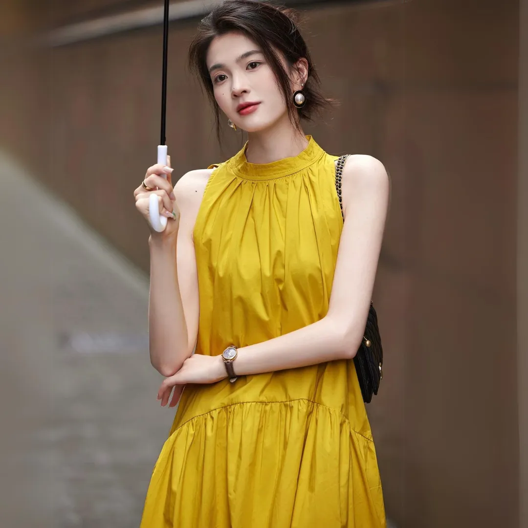 无袖挂脖大摆连衣裙 Elegant Relaxed Sleeveless Halter Neck Dress