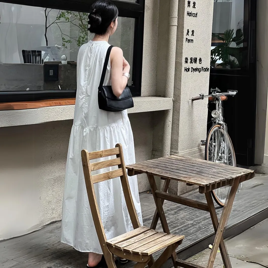无袖挂脖大摆连衣裙 Elegant Relaxed Sleeveless Halter Neck Dress