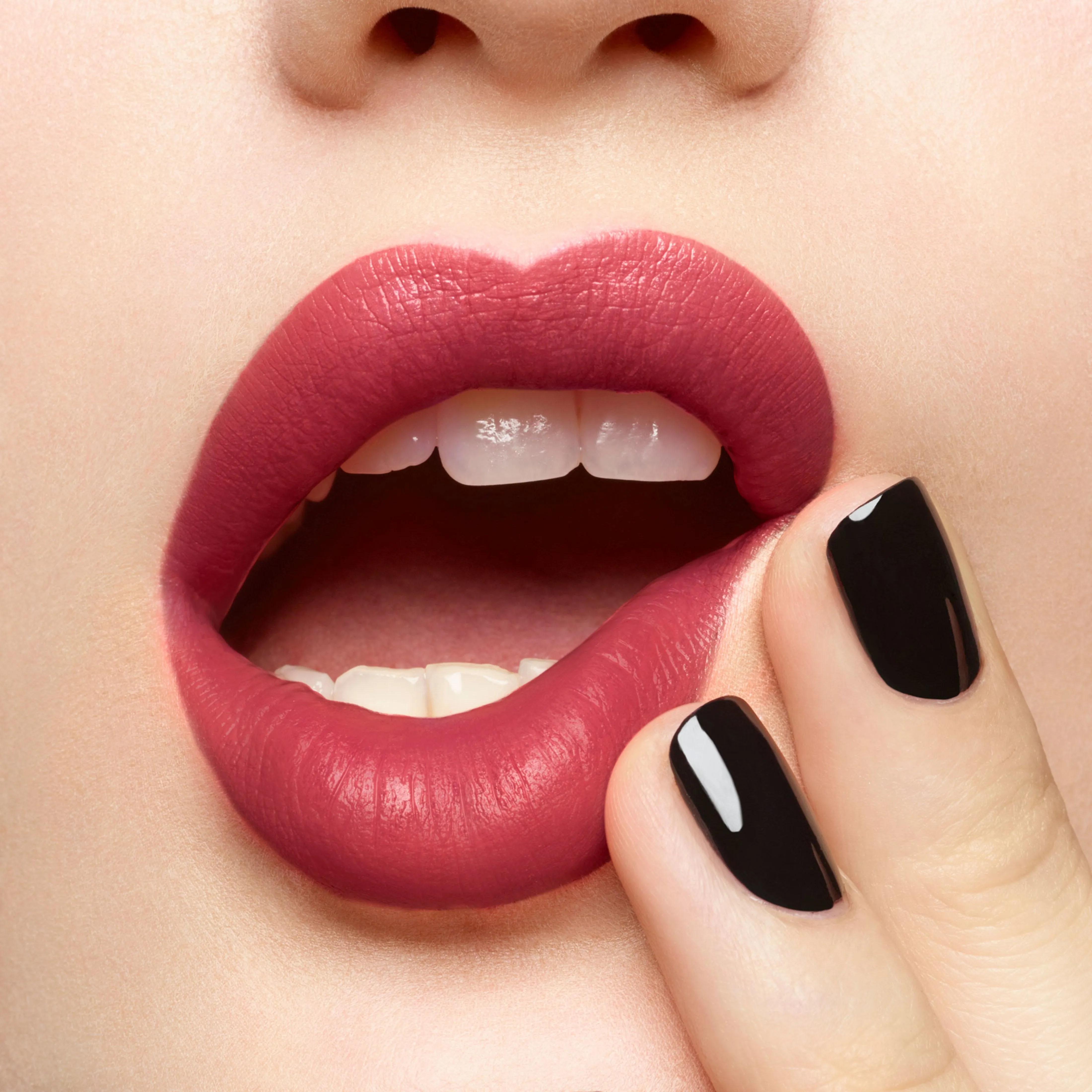 Rouge Pur Couture Satin Lipstick